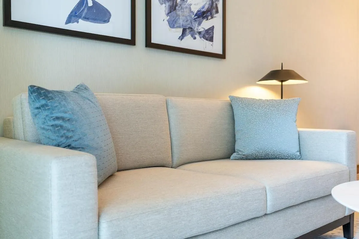 Chic Apartment For 4 With Burj Khalifa Views Dubai